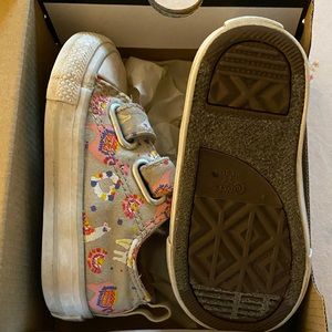 Llama Converse toddler size 5